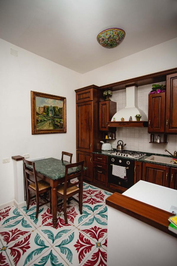 Delfini Trevi House Hotel Rome Luaran gambar