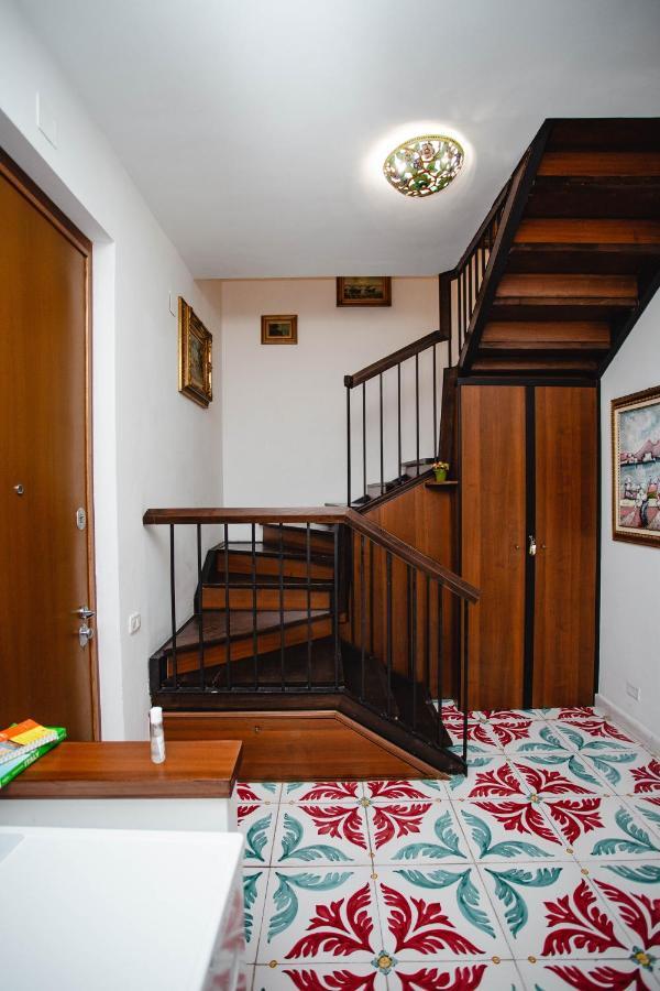Delfini Trevi House Hotel Rome Luaran gambar