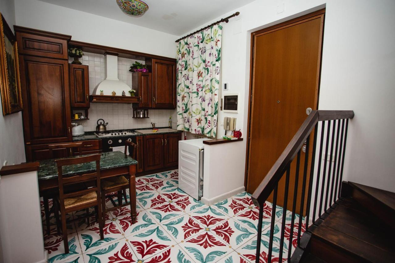 Delfini Trevi House Hotel Rome Luaran gambar